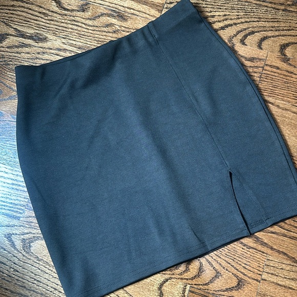 Black ponte mini skirt - Picture 1 of 5